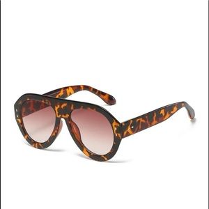 Tortoise Shell Design Sunglasses